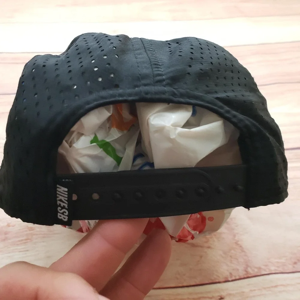Nike SB Hat Cap Snap Back Youth Black Perforated Mesh Lightweight Skate Aerobill